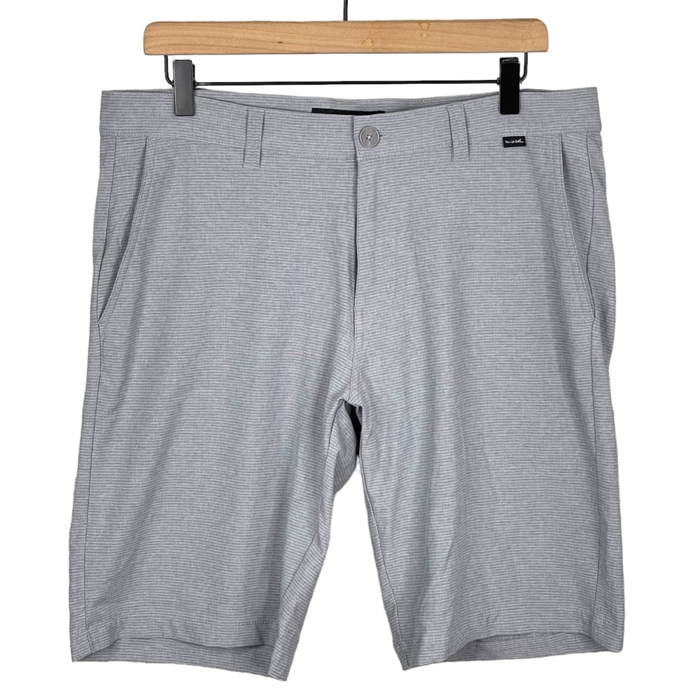 Travis Mathew Shorts Mens 34 Hybrid Performance Golf Stretch Gray Stripe
